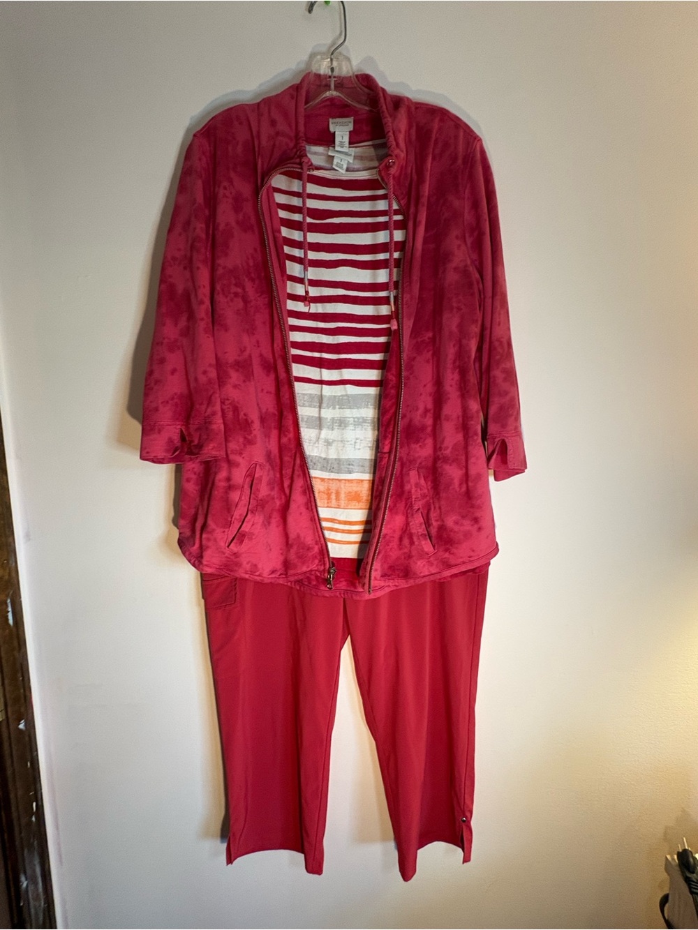 Chico’s Fresh Produce 3-Piece Travel Set Jacket Top & Crop Pants Reddish Coral